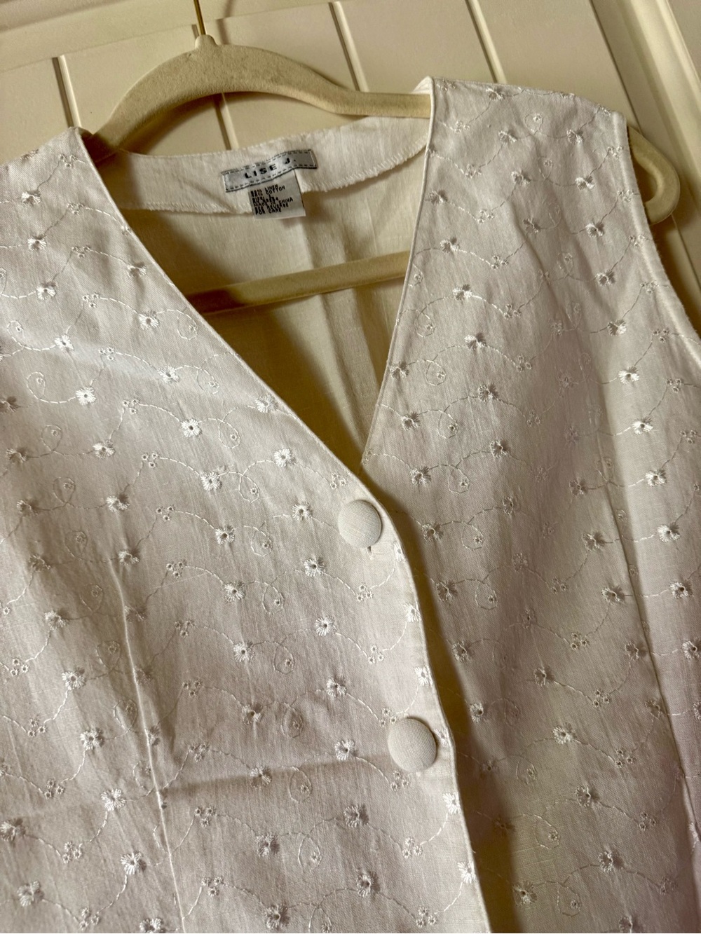 Vintage Lise J. Floral Eyelet Embroidered Cotton/Linen White Vest